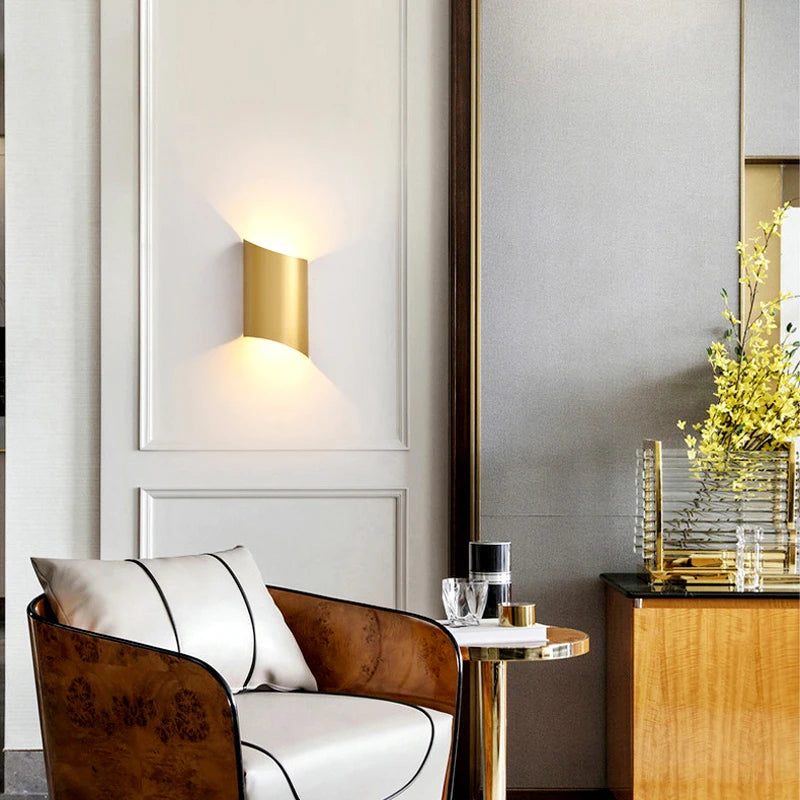 Curved Aluminium Wall Lamp