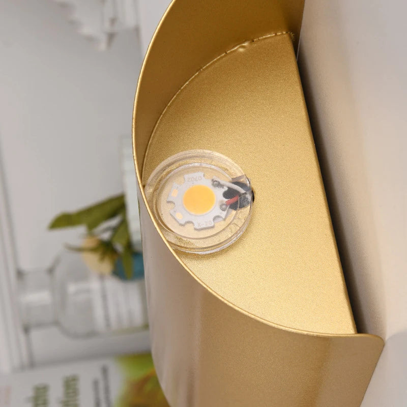 Curved Aluminium Wall Lamp